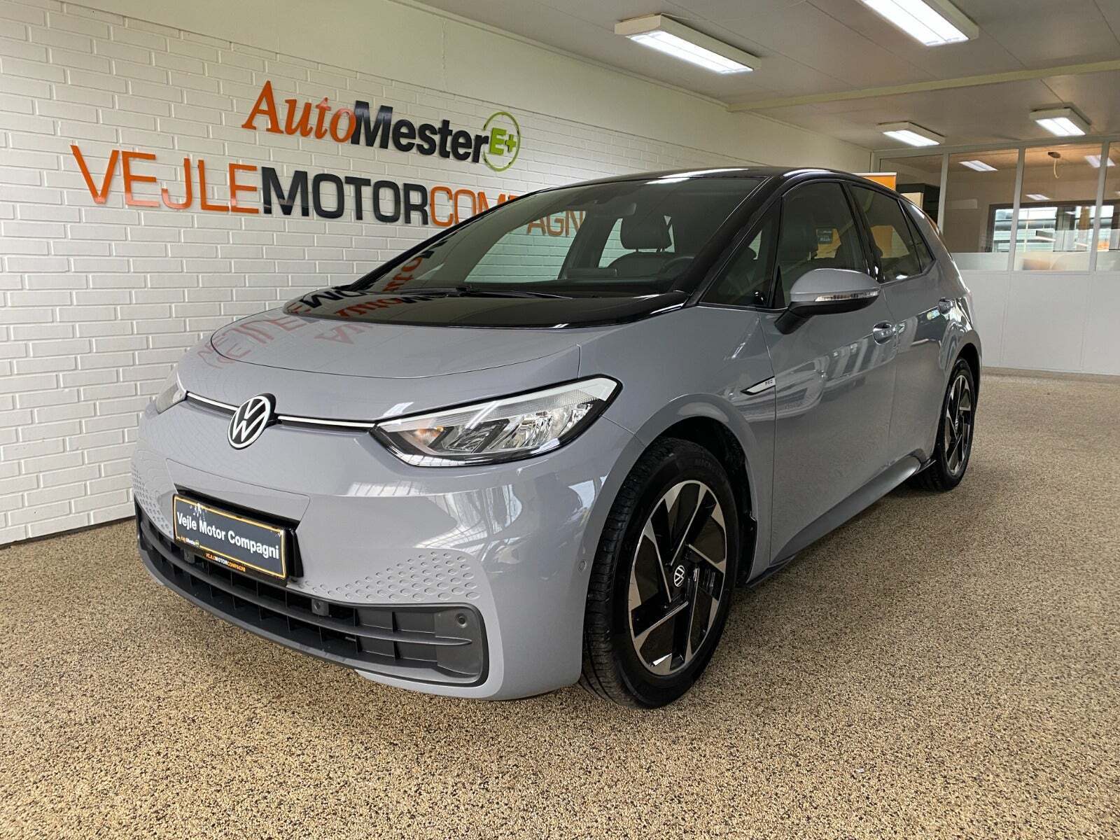 Grå VW ID.3 fra 2023 set udefra