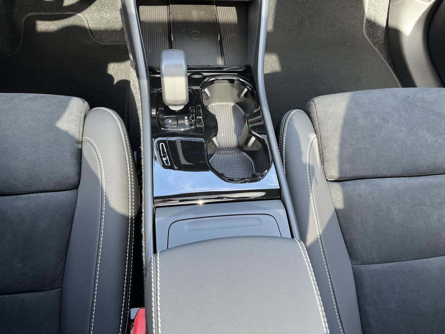 Sølv Volvo EX40 fra 2026