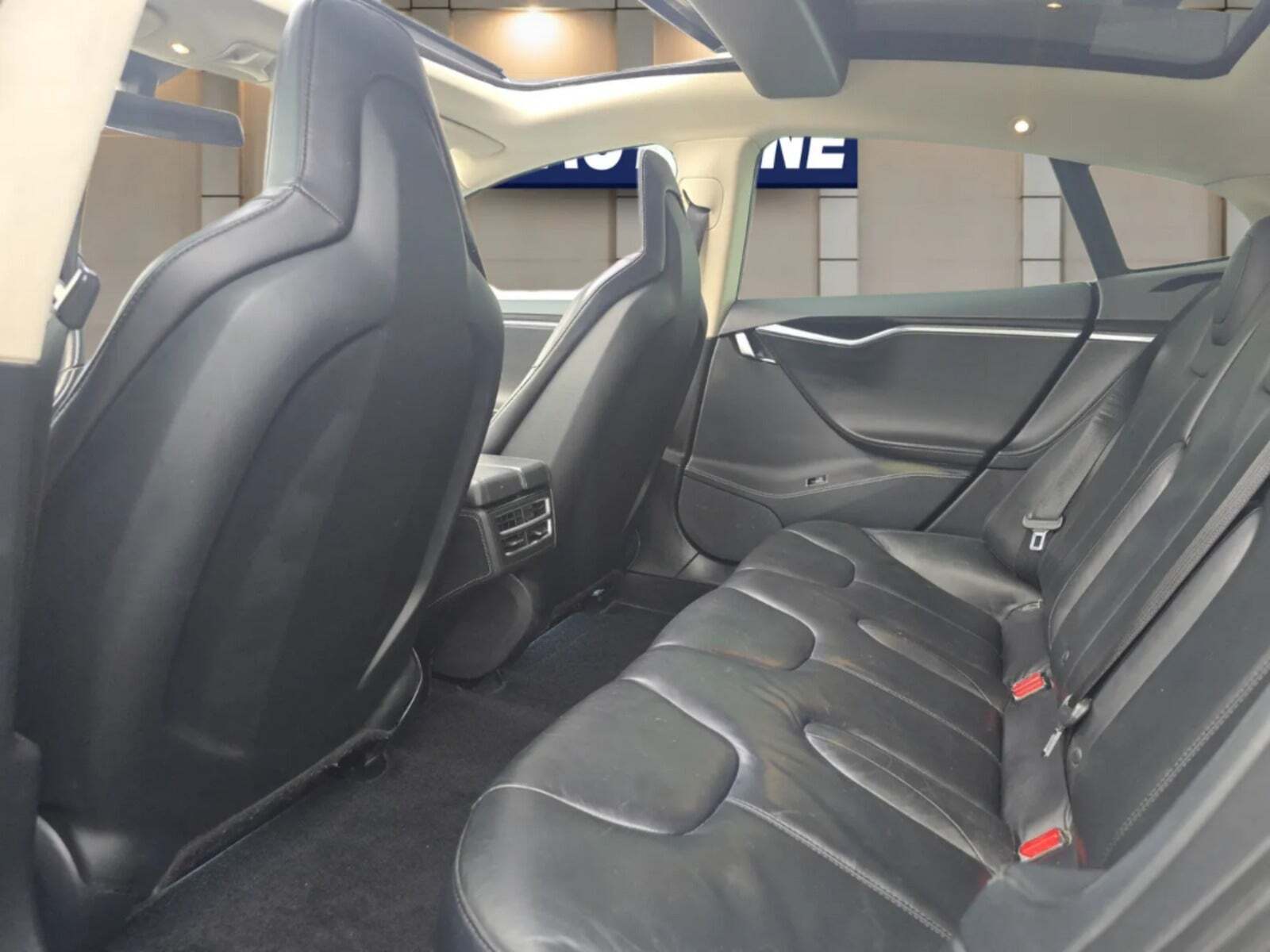 Grå Tesla Model S fra 2014