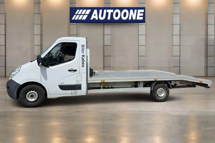 Hvid Opel Movano fra 2015