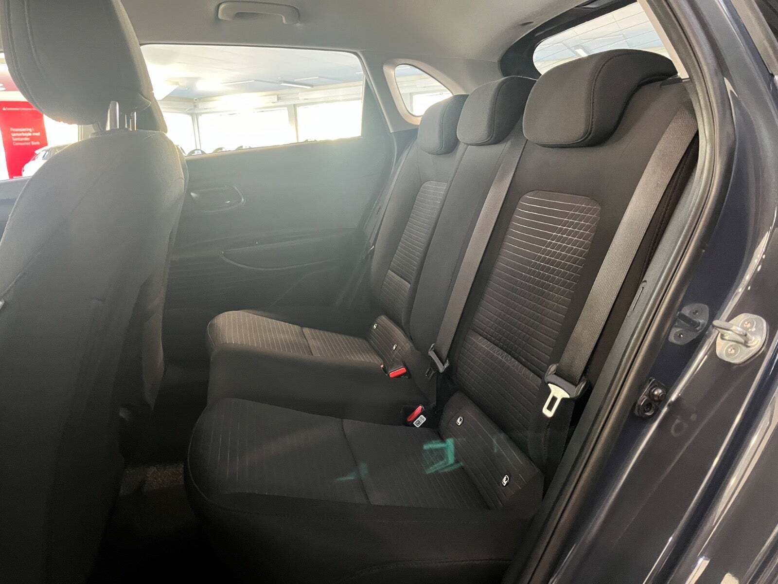 Grå Hyundai i20 fra 2022