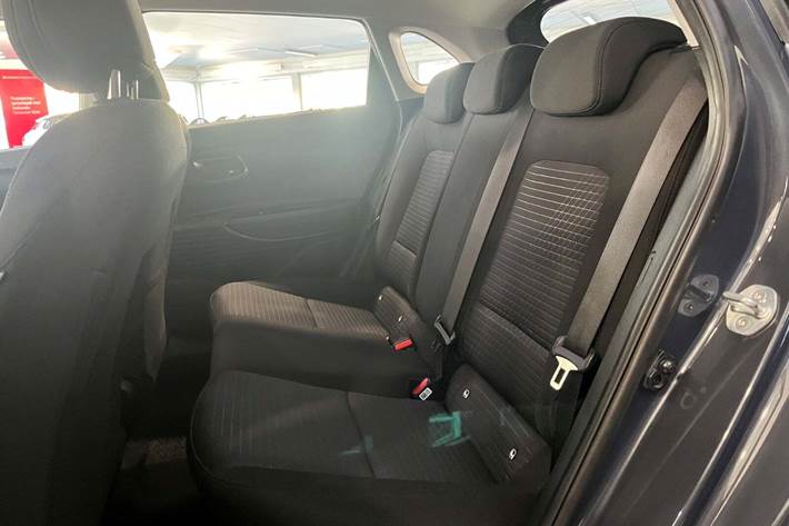 Grå Hyundai i20 fra 2022