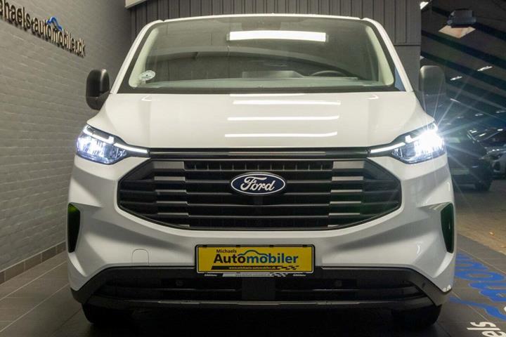 Hvid Ford Transit Custom 300 L2 fra 2024 set udefra