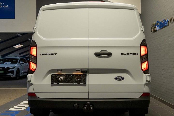 Hvid Ford Transit Custom 300 L2 fra 2024 set udefra