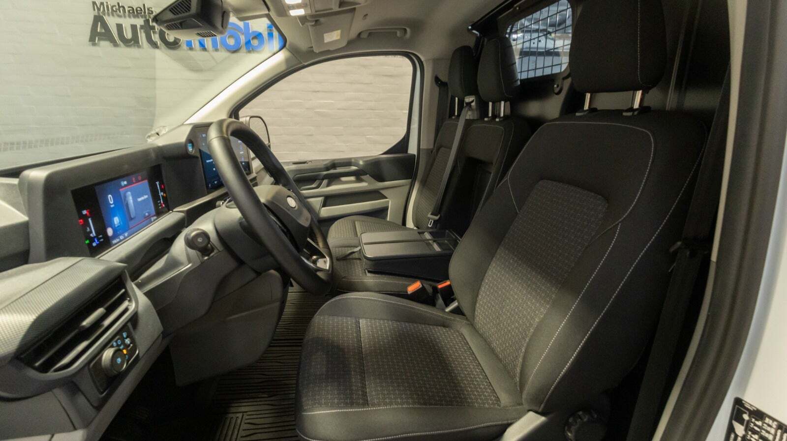 Hvid Ford Transit Custom 300L fra 2024