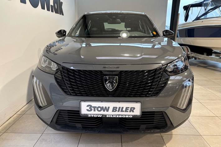 Grå Peugeot 2008 fra 2024