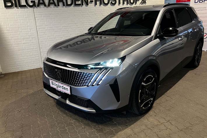 Sølv Peugeot e-5008 fra 2025 set udefra