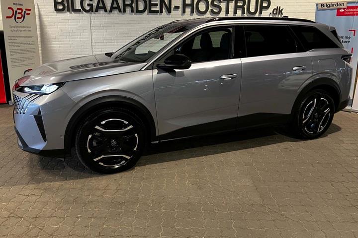 Sølv Peugeot e-5008 fra 2025