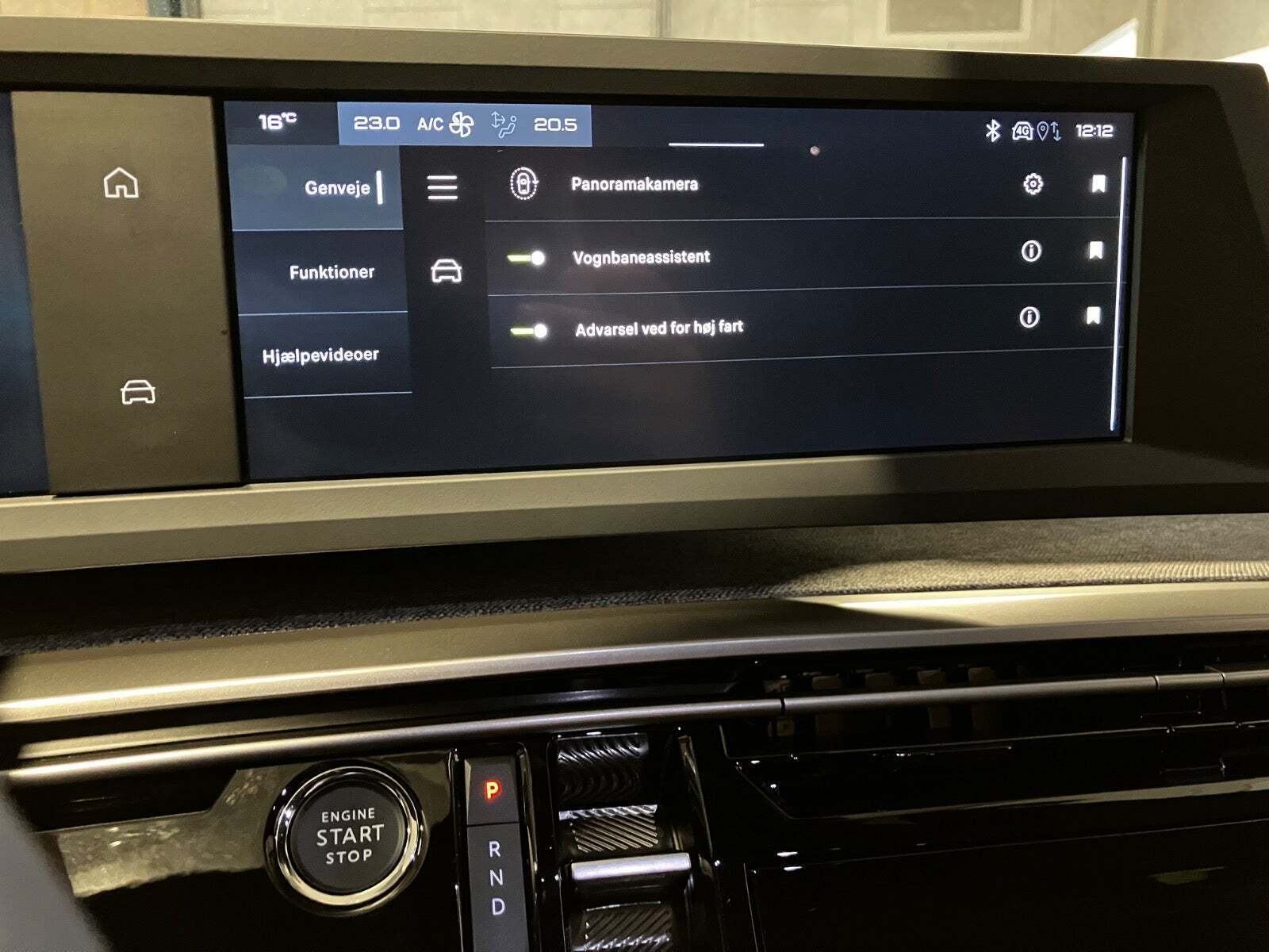 Sølv Peugeot e-5008 fra 2025