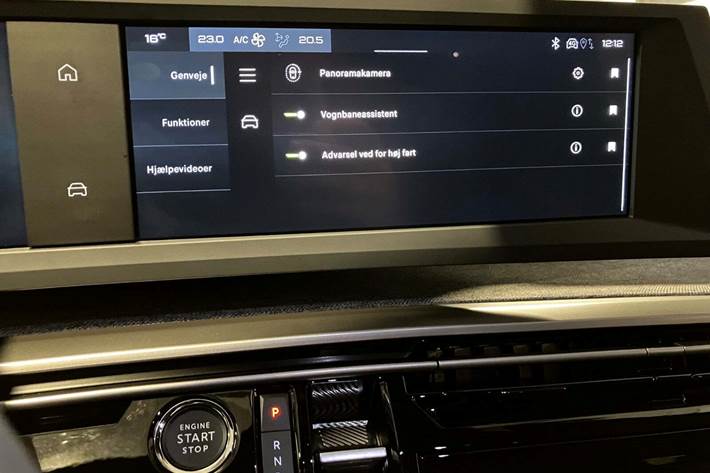 Sølv Peugeot e-5008 fra 2025