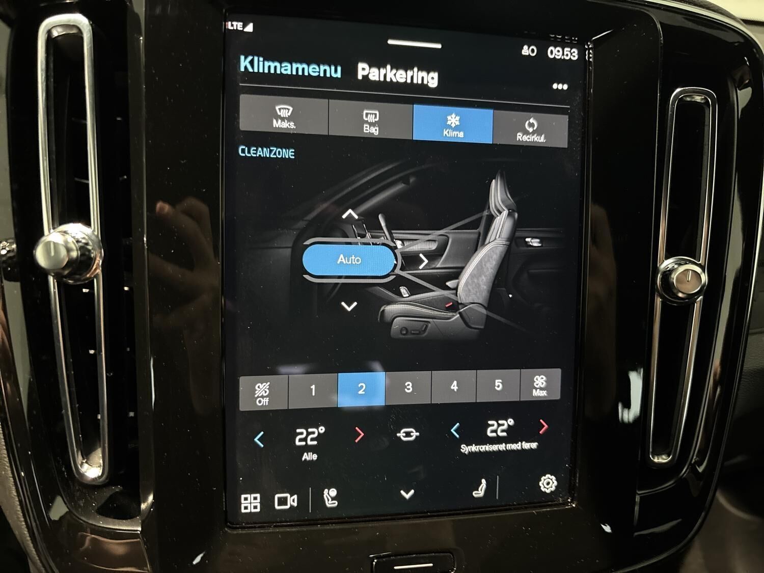 Grå Volvo EX40 fra 2025