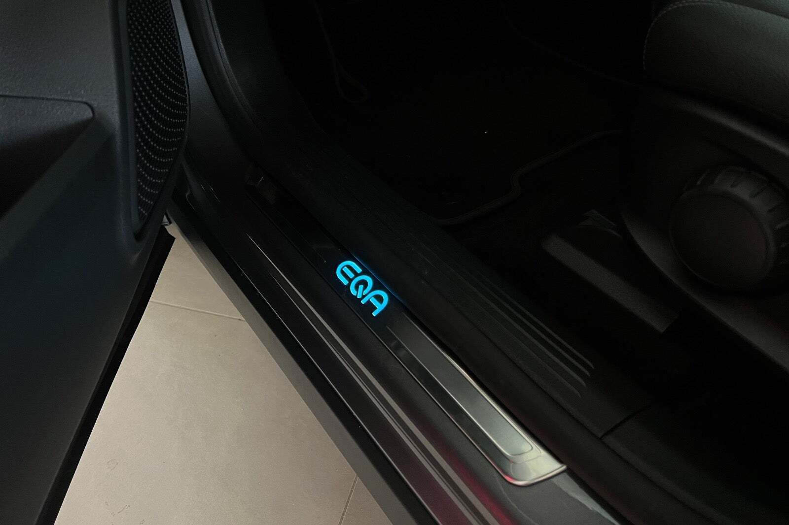 Grå Mercedes EQA250+ fra 2025
