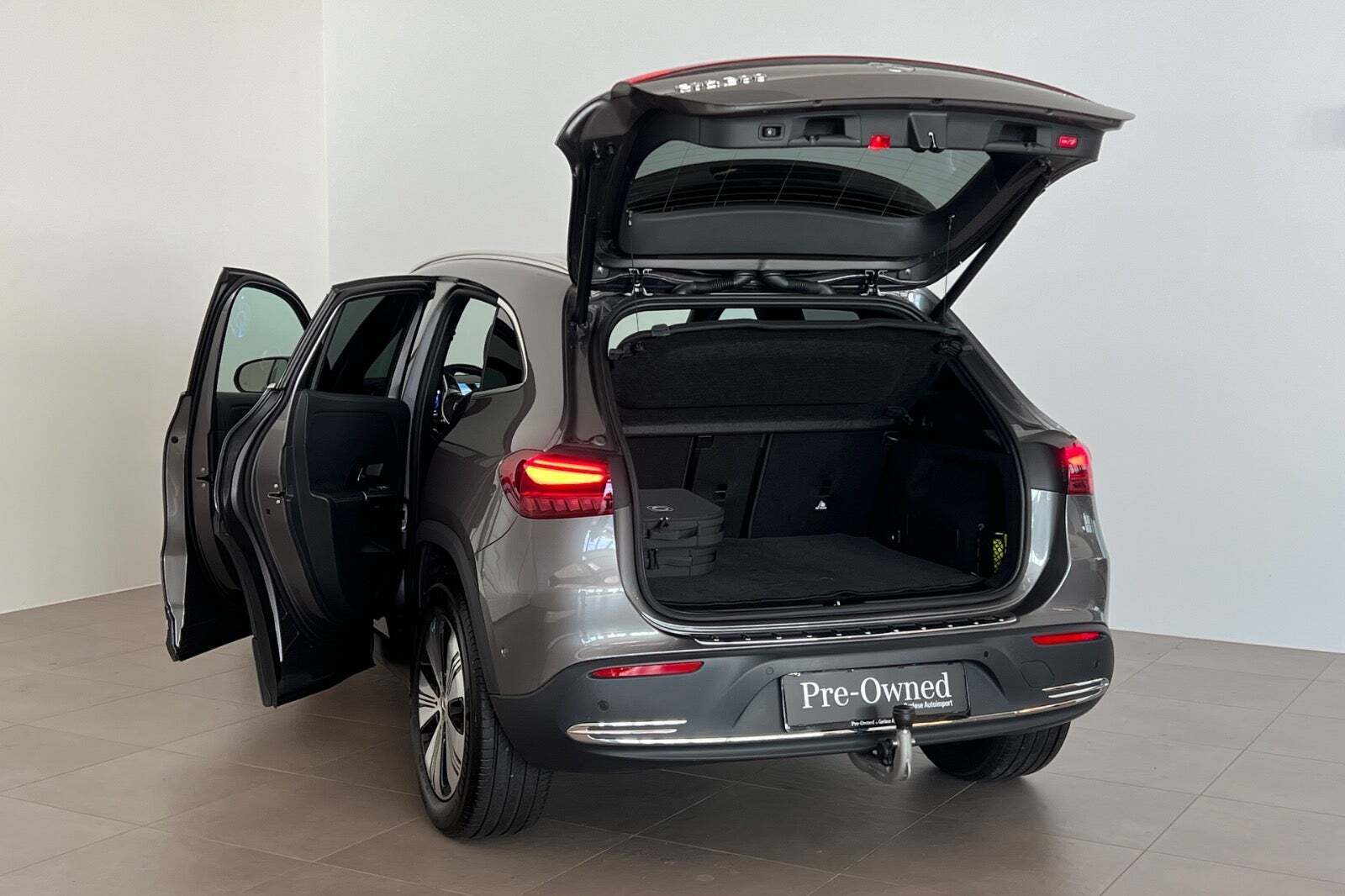 Grå Mercedes EQA300 fra 2025