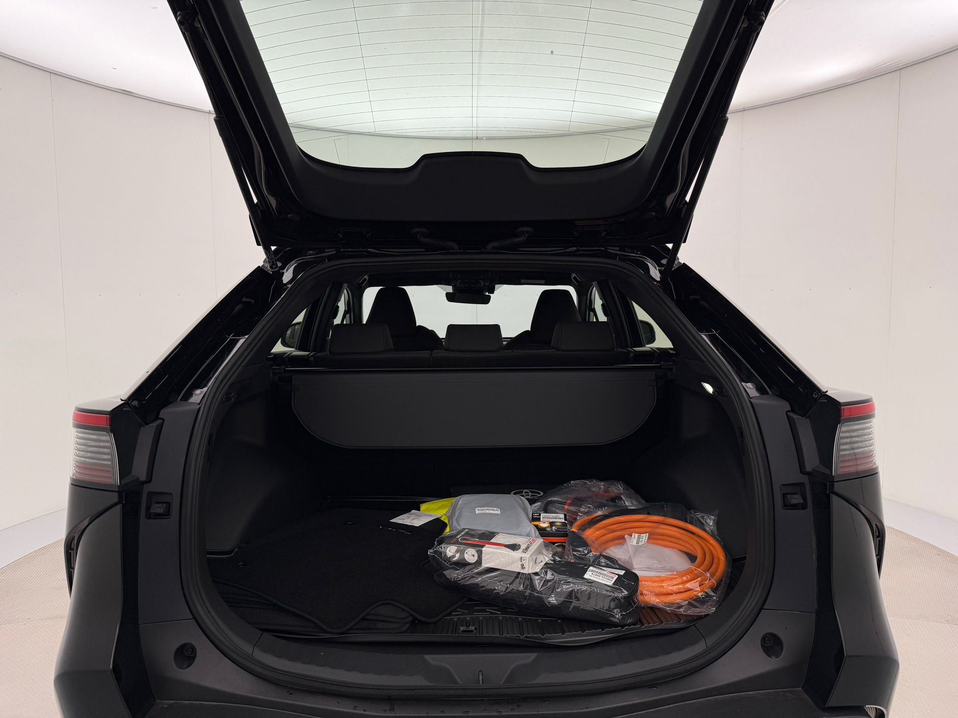 Sort Toyota BZ4X fra 2025