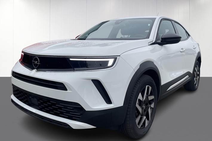 Hvid Opel Mokka-e fra 2024 set udefra