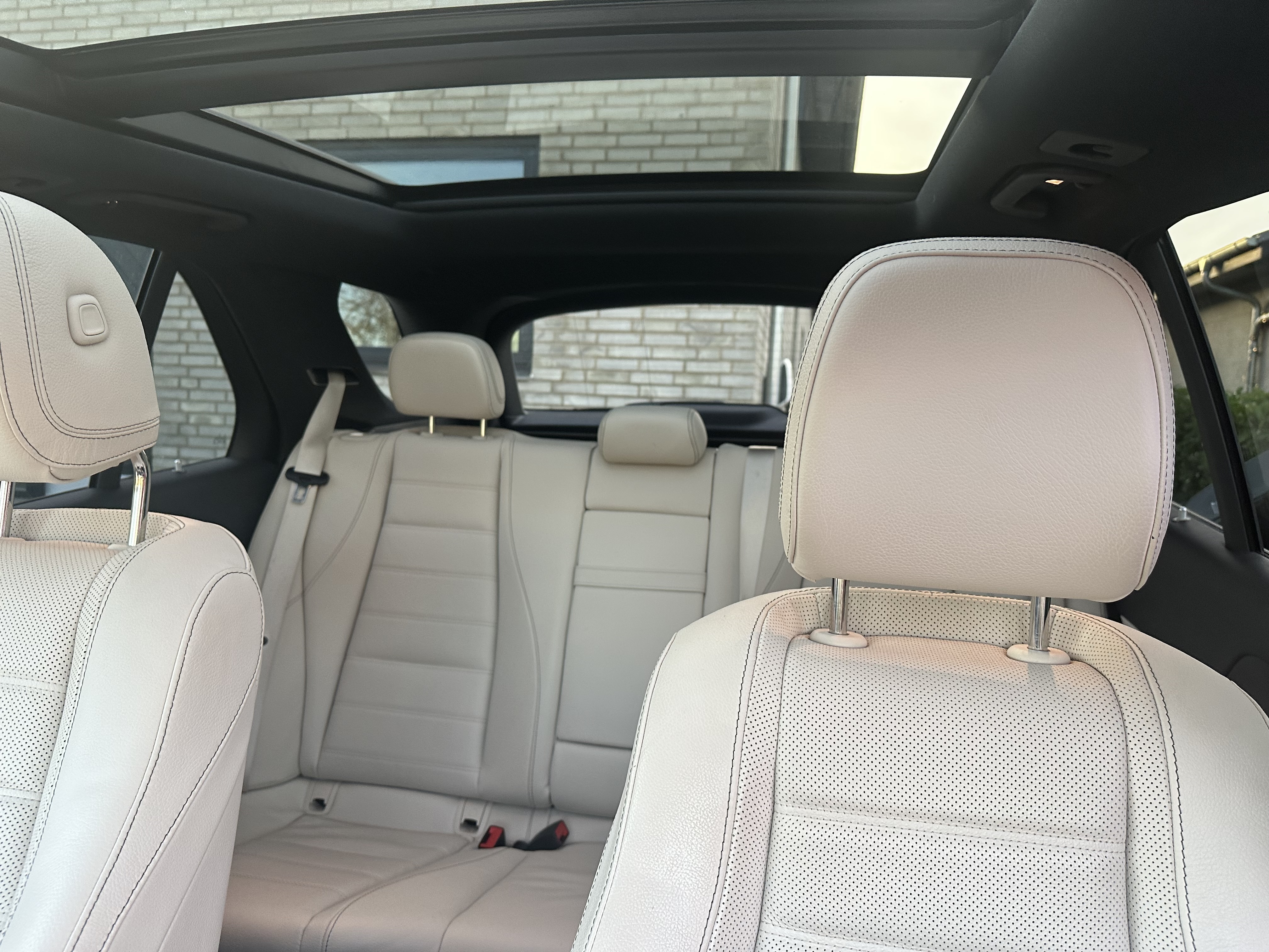 Sort Mercedes GLE fra 2021