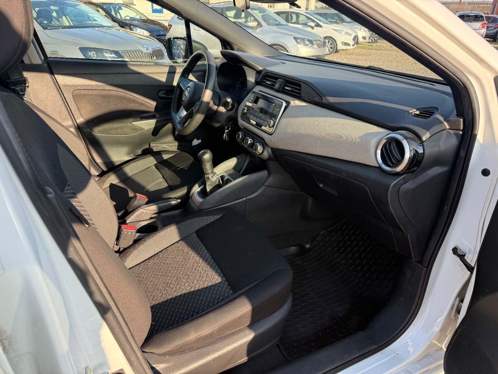 Hvid Nissan Micra fra 2017