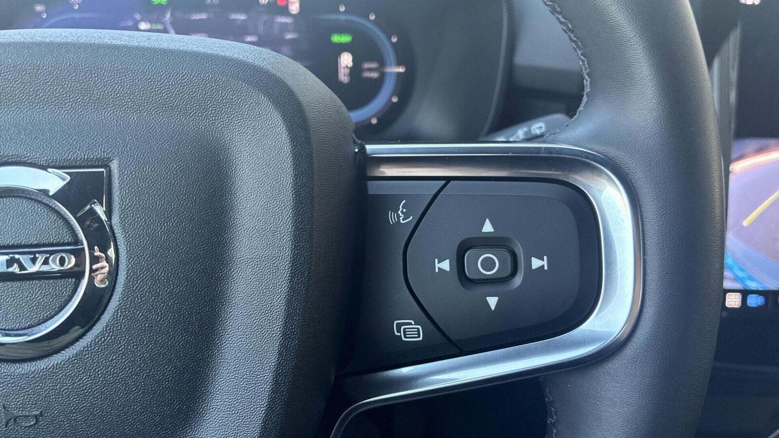 Sort Volvo XC40 fra 2023