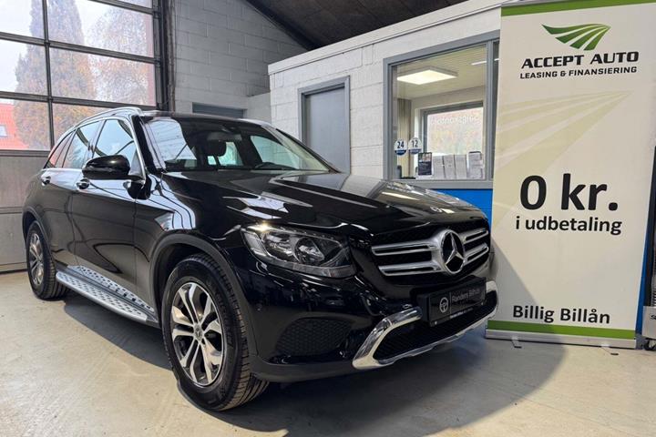 Sort Mercedes GLC220 d fra 2018 set udefra