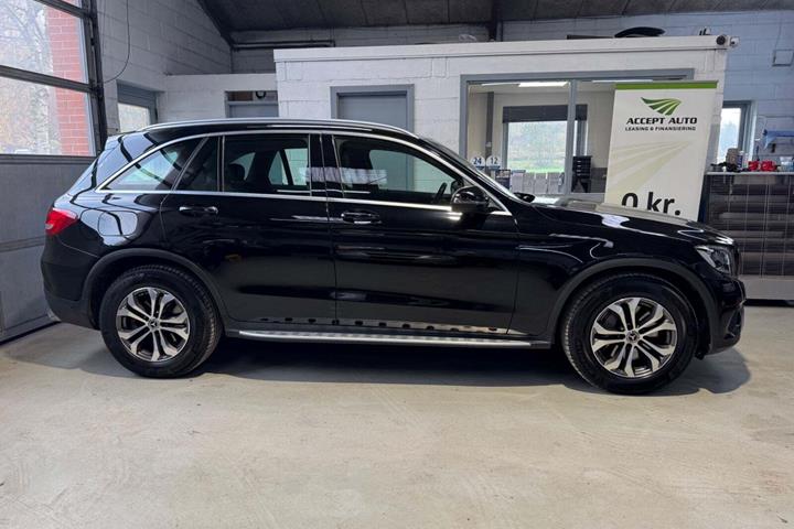 Sort Mercedes GLC220 d fra 2018