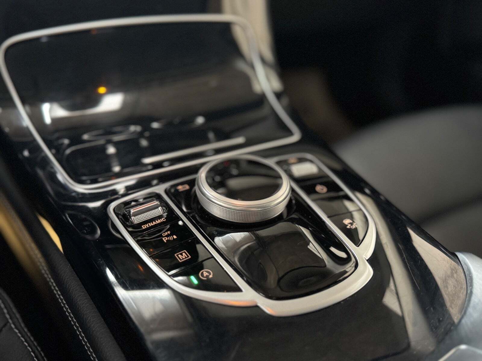 Sort Mercedes GLC220 d fra 2018