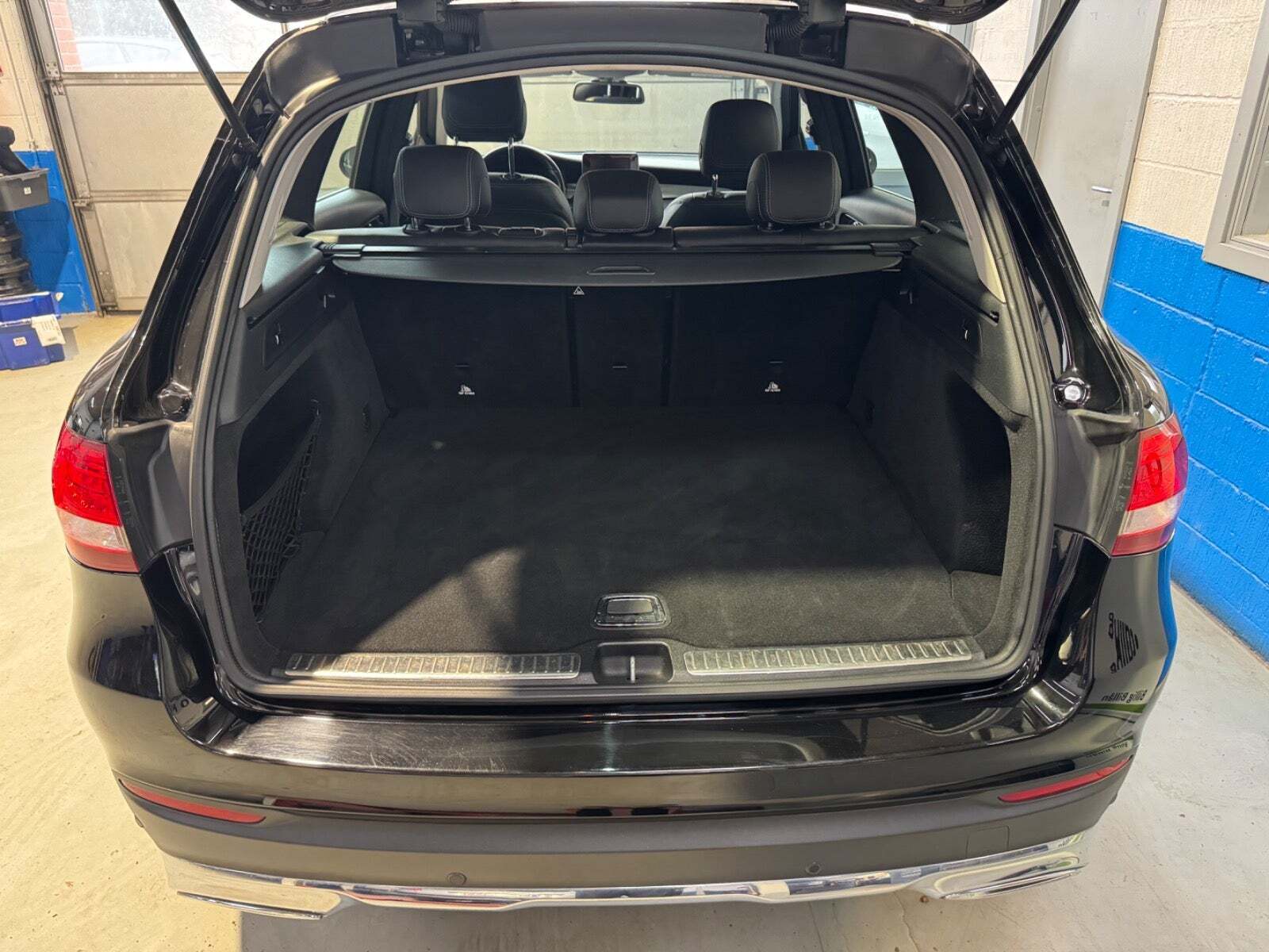 Sort Mercedes GLC220 d fra 2018