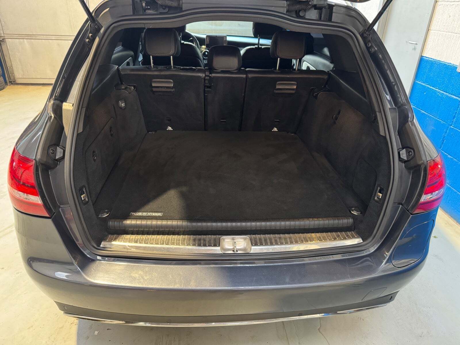 Sort Mercedes C350 e fra 2016