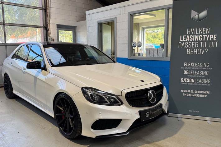 Hvid Mercedes E500 fra 2014 set udefra