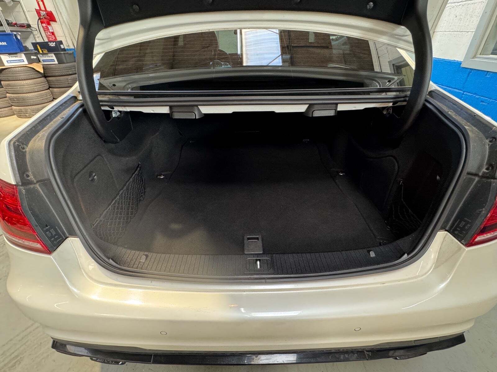 Hvid Mercedes E500 fra 2014