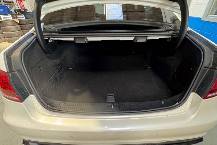 Hvid Mercedes E500 fra 2014