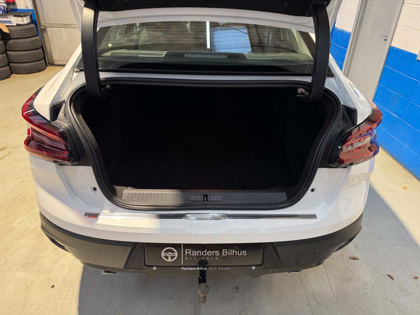 Hvid Citroën C4 X fra 2023