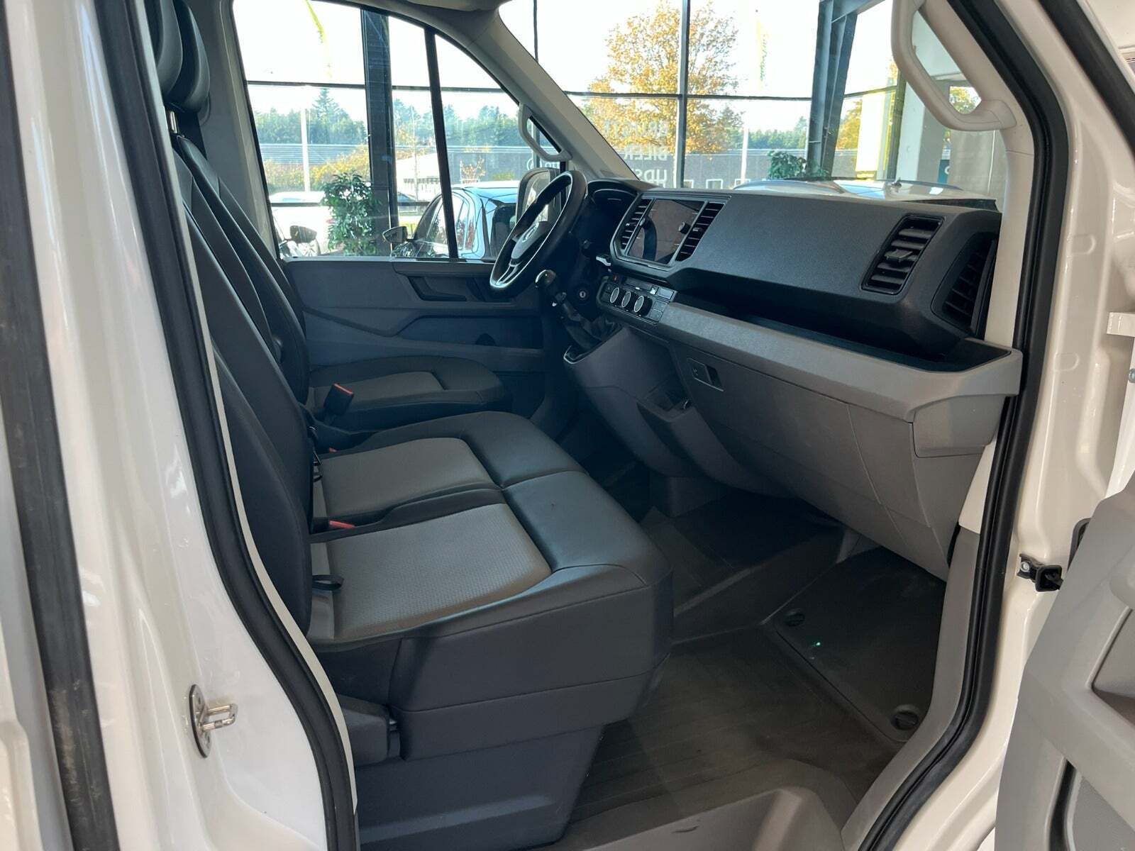 Hvid VW Crafter 35 fra 2024