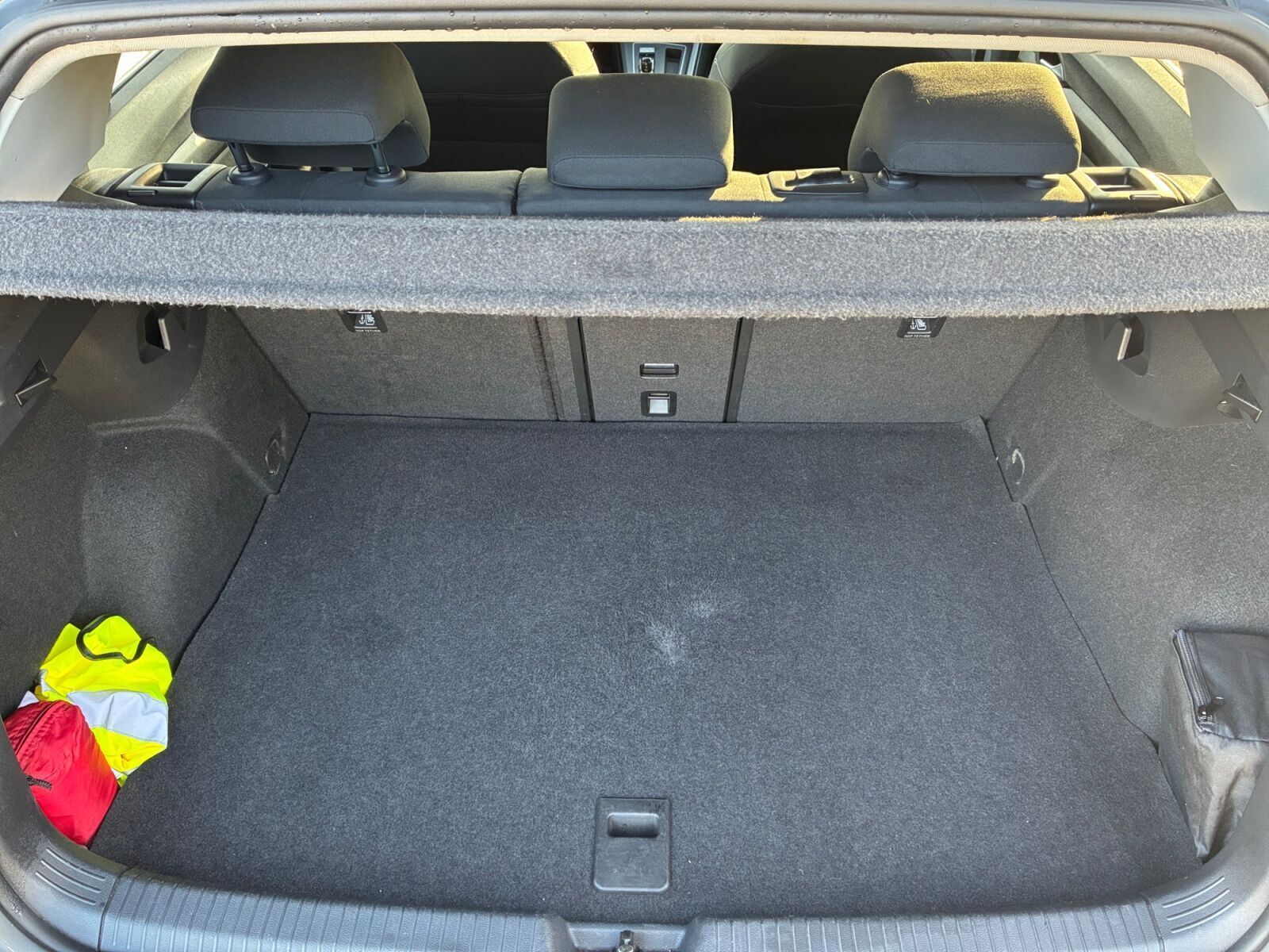 Grå VW Golf VIII fra 2020