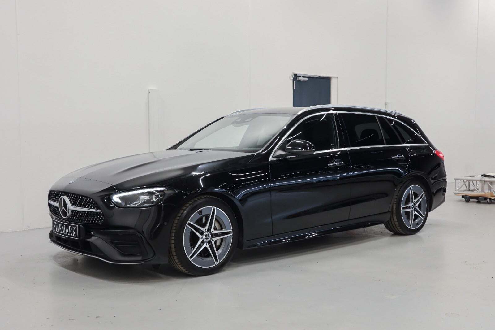 Sort Mercedes C200 fra 2022