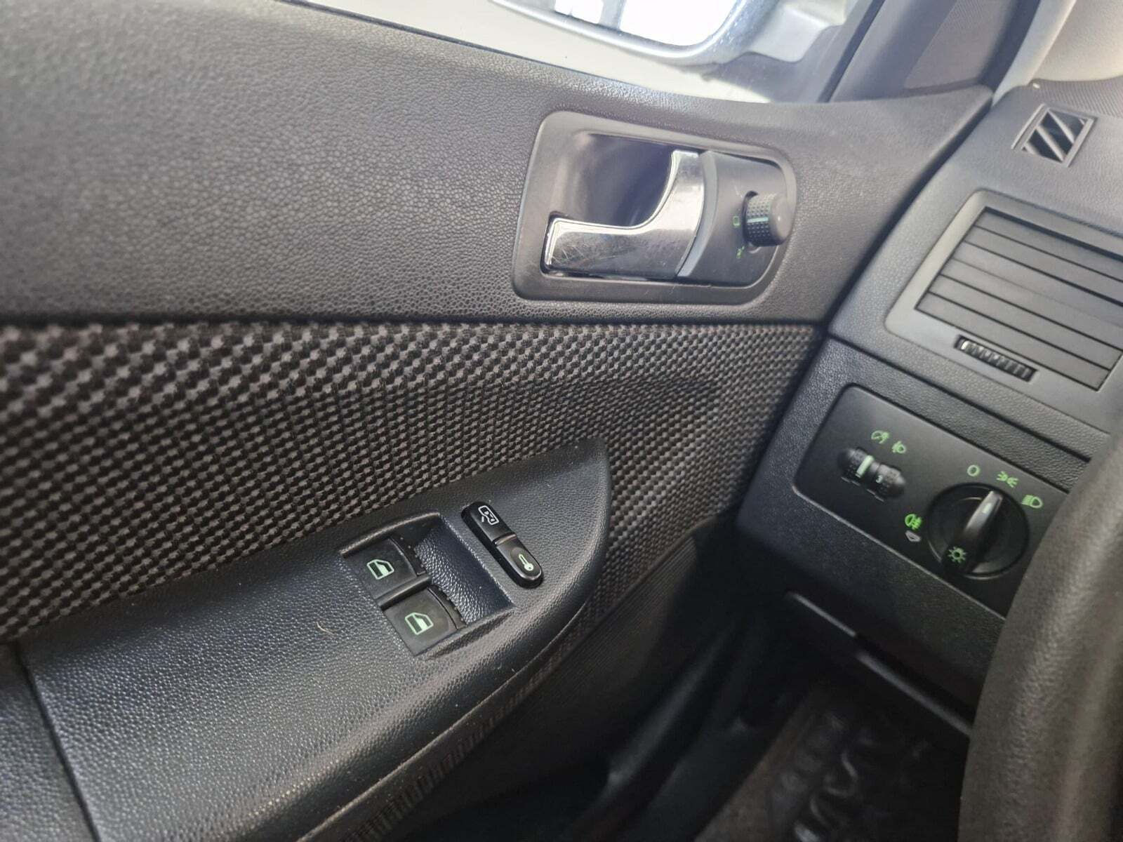 Sølv Skoda Fabia fra 2005