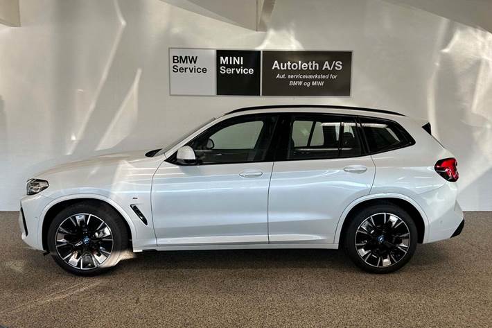 Hvid BMW iX3 fra 2024