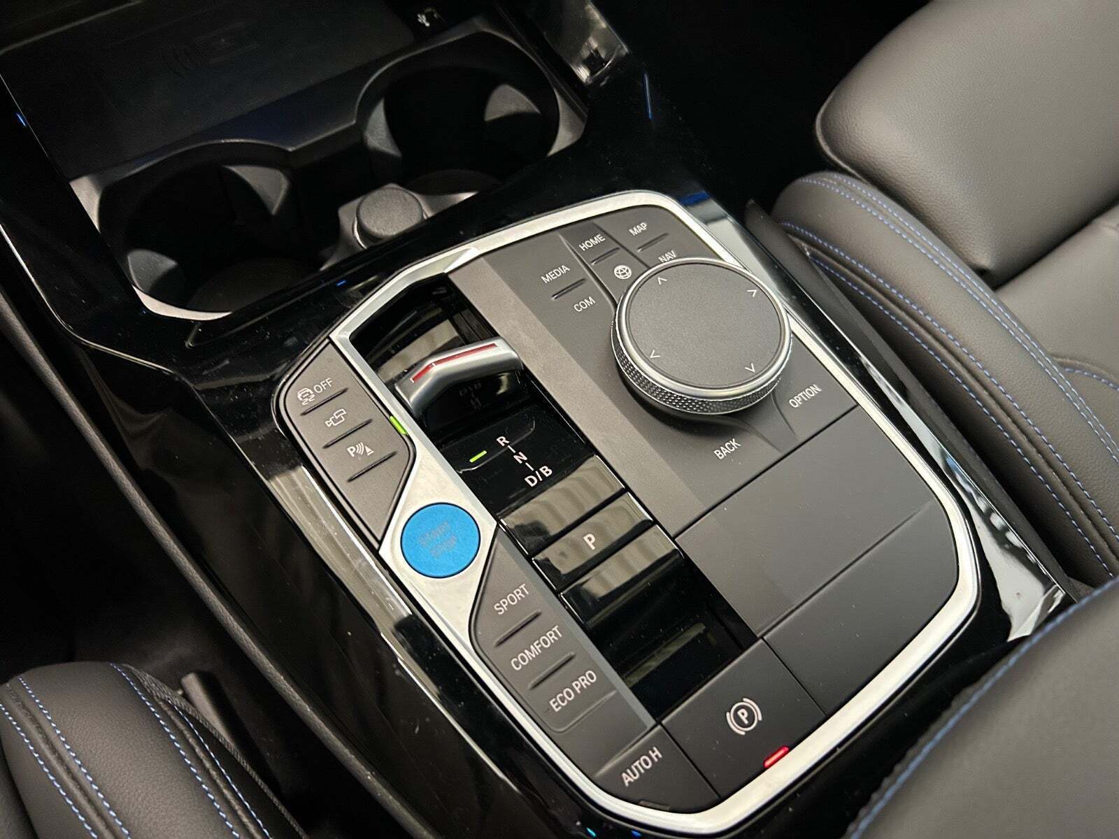 Hvid BMW iX3 fra 2024