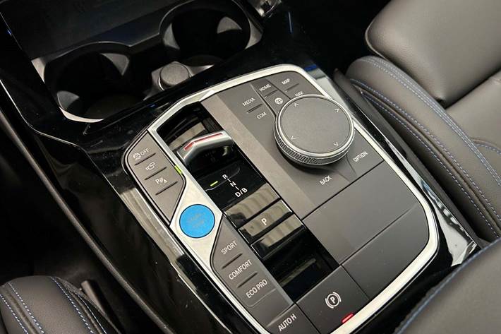 Hvid BMW iX3 fra 2024