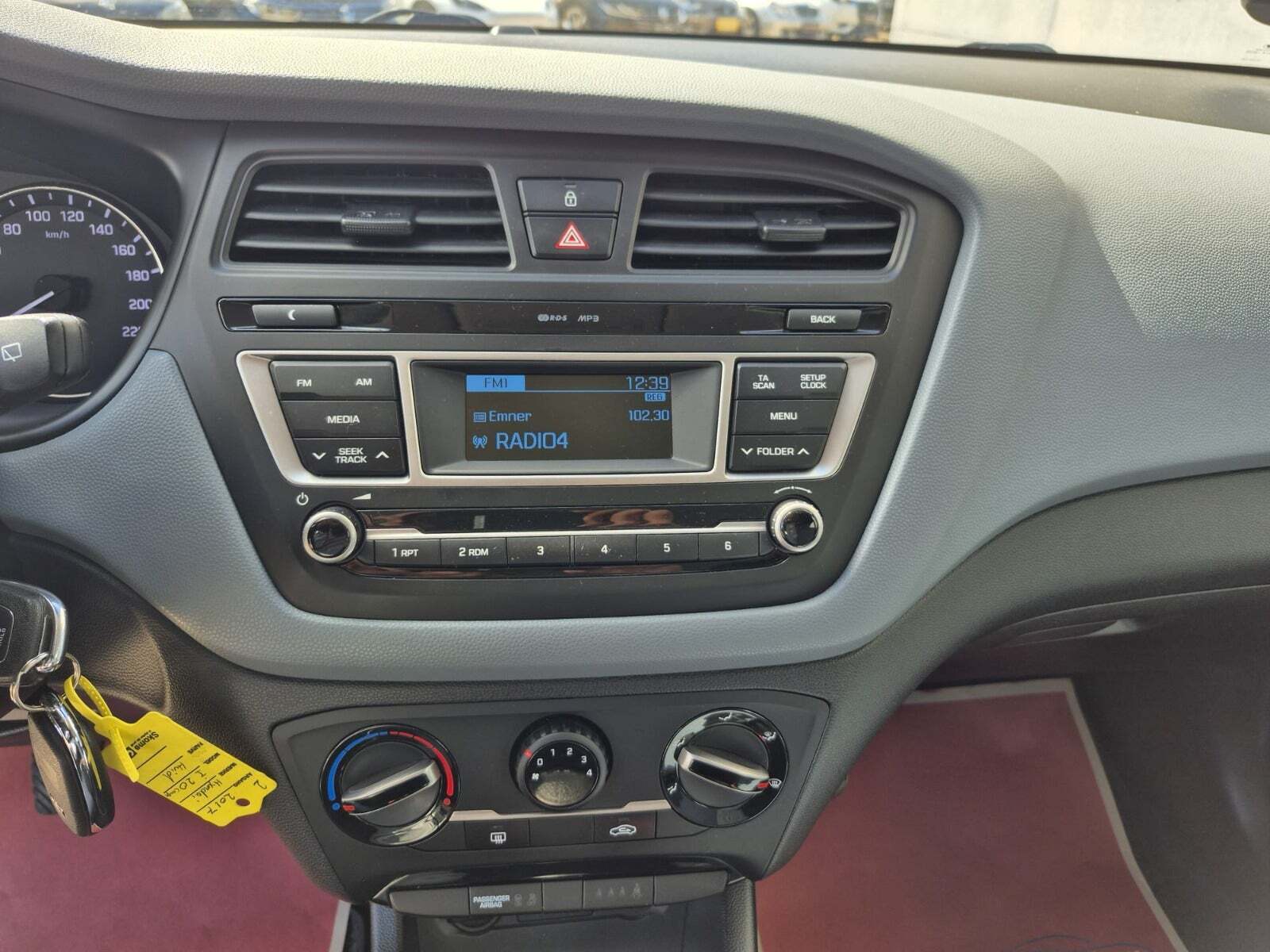 Hvid Hyundai i20 Coupé fra 2017 set indefra