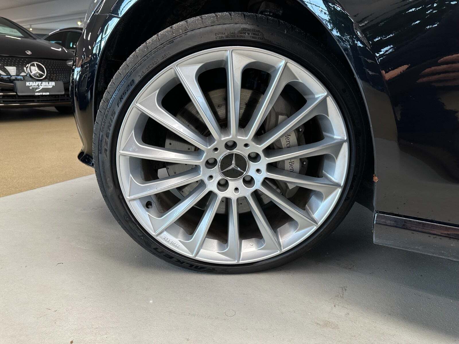 Sort Mercedes E300 de fra 2021