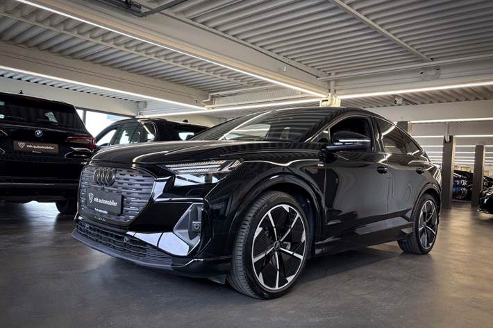 Sort Audi Q4 e-tron fra 2024 set udefra