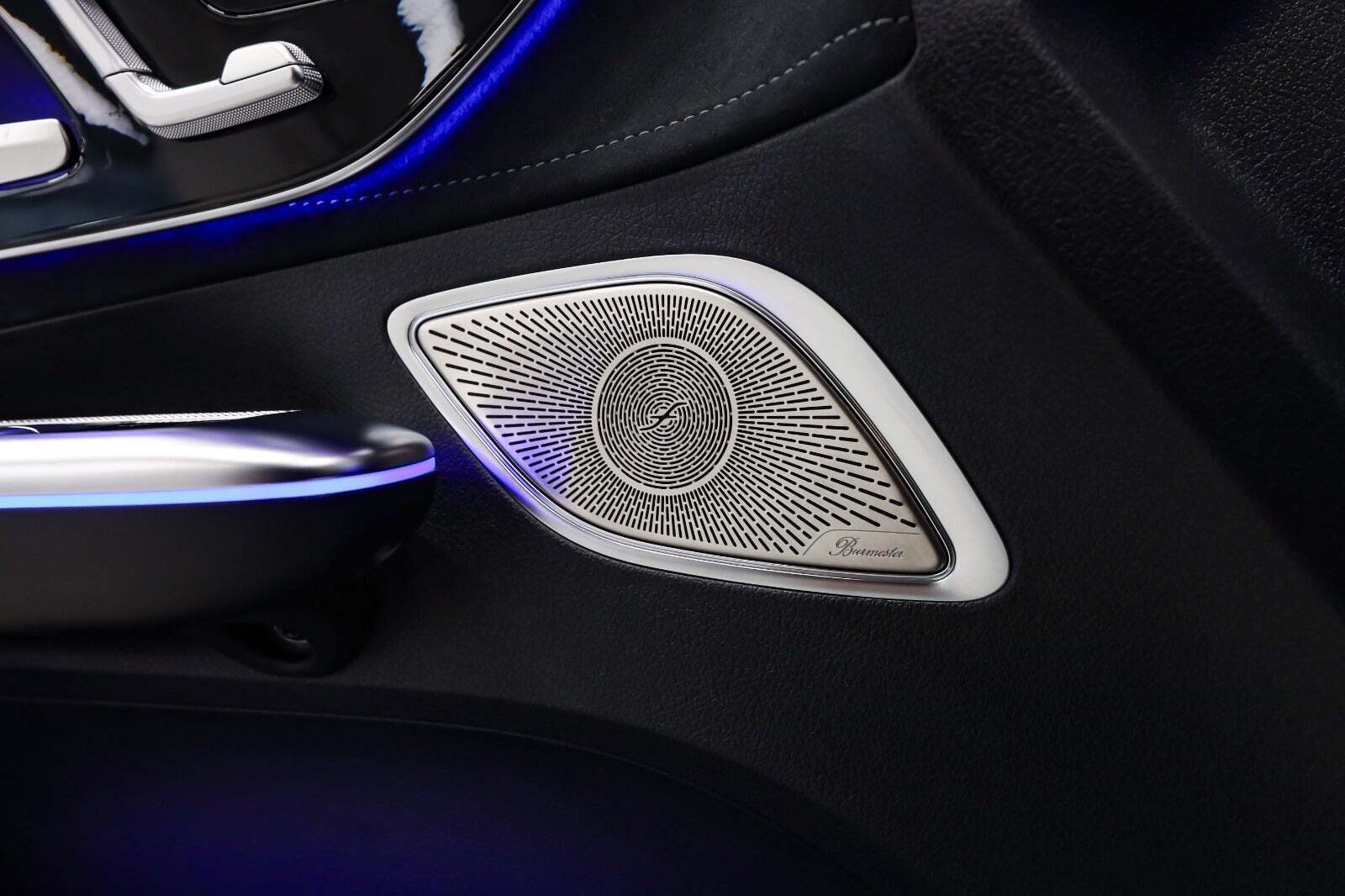 Sort Mercedes EQE350 fra 2024