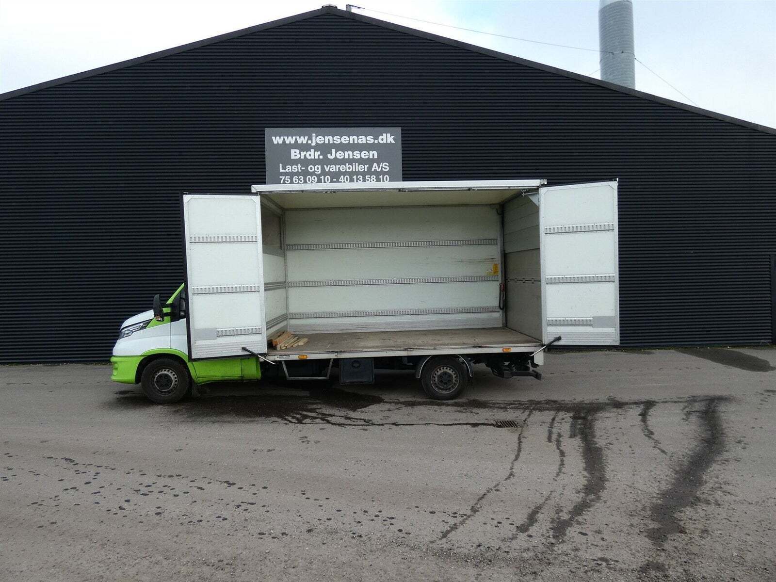 Iveco Daily 3,0 35S18 Box m/lift AG8