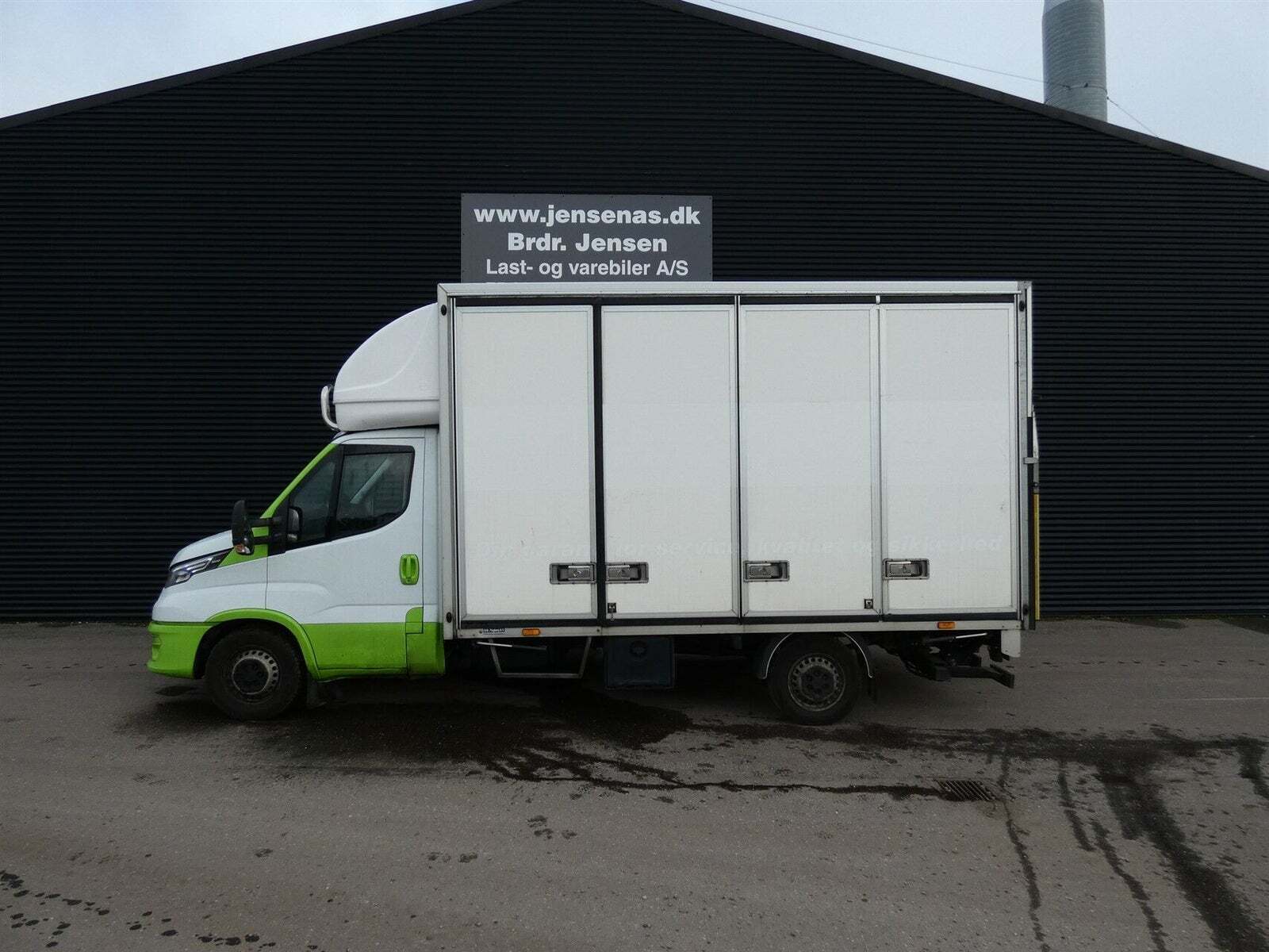 Iveco Daily 3,0 35S18 Box m/lift AG8