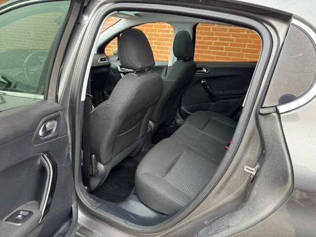 Peugeot 208 1,6 BlueHDi 100 Allure Sky