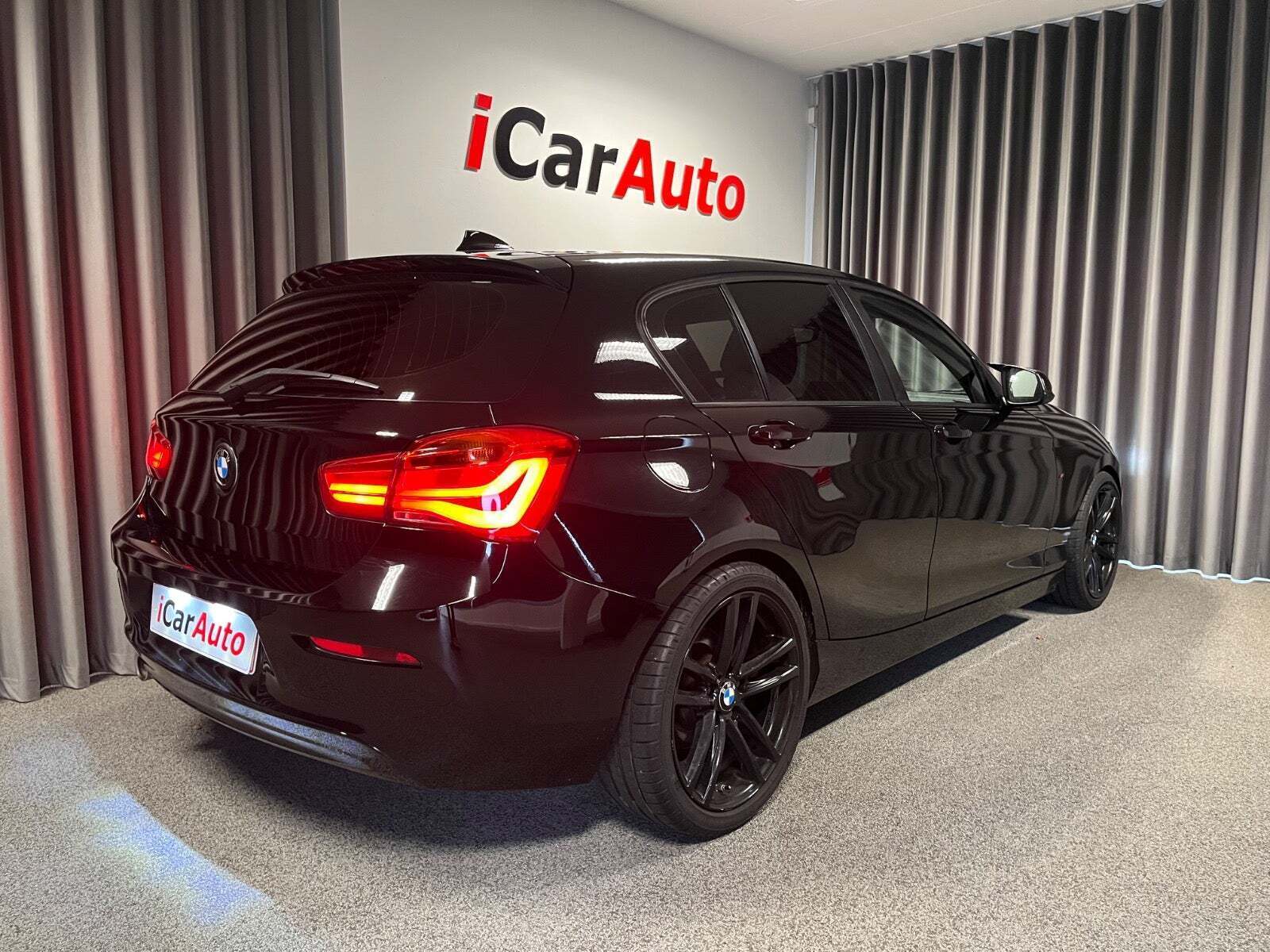 Sort BMW 118d fra 2017