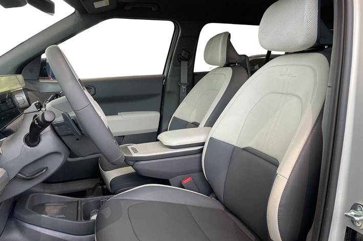 Sølv Kia EV3 fra 2025