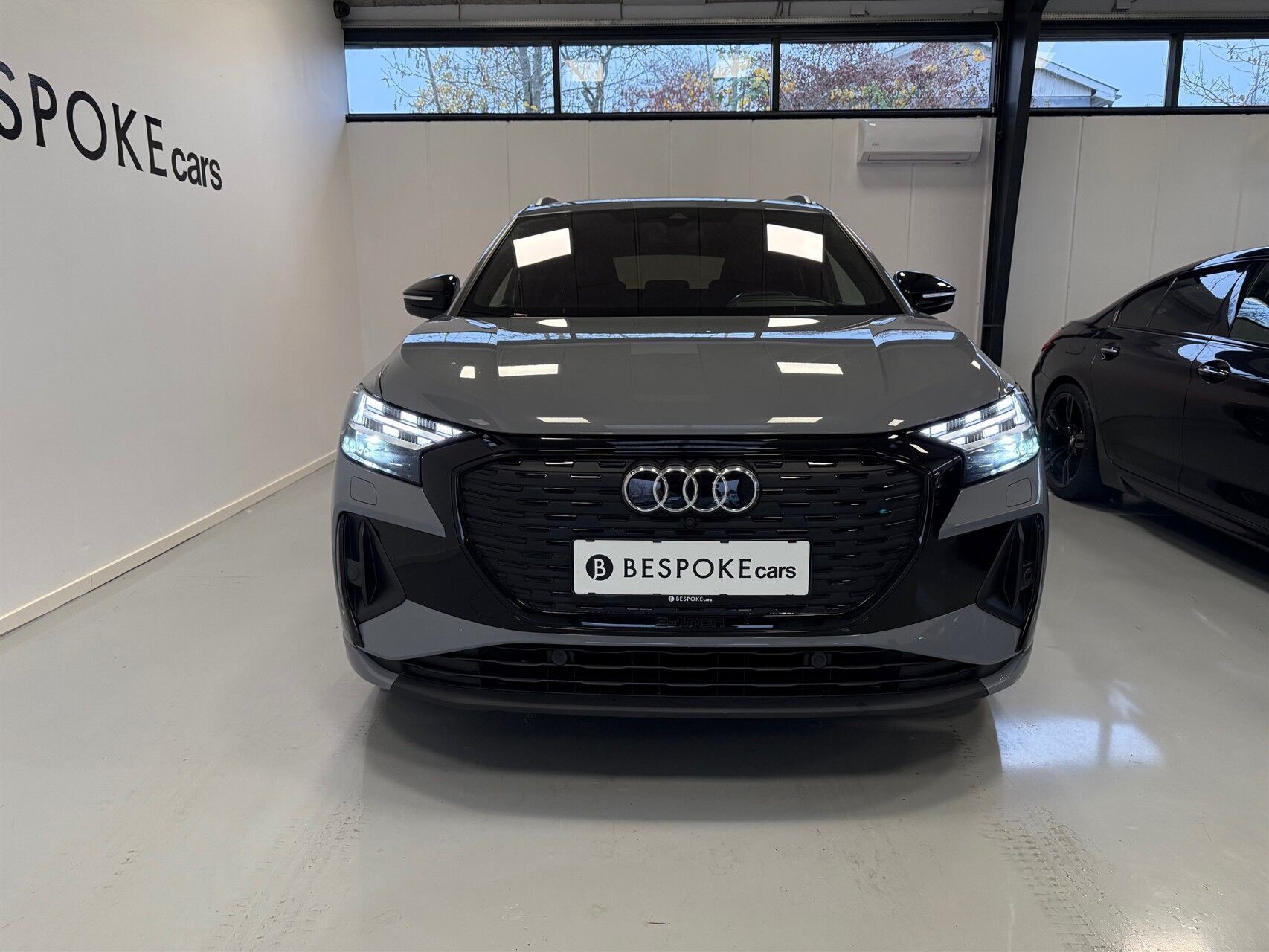 Grå Audi Q4 fra 2022