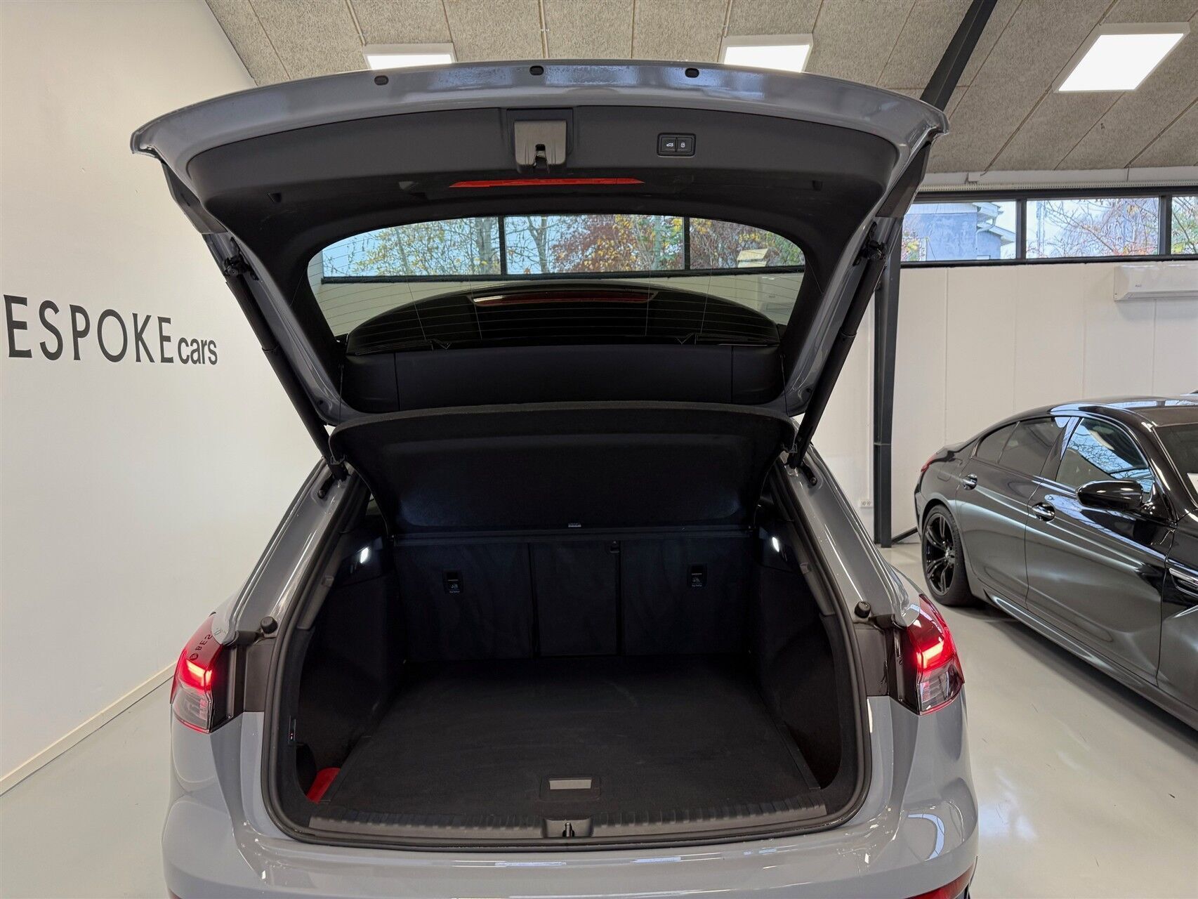 Grå Audi Q4 fra 2022