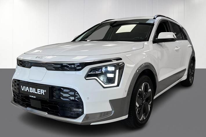 Hvid Kia Niro EV fra 2024 set udefra